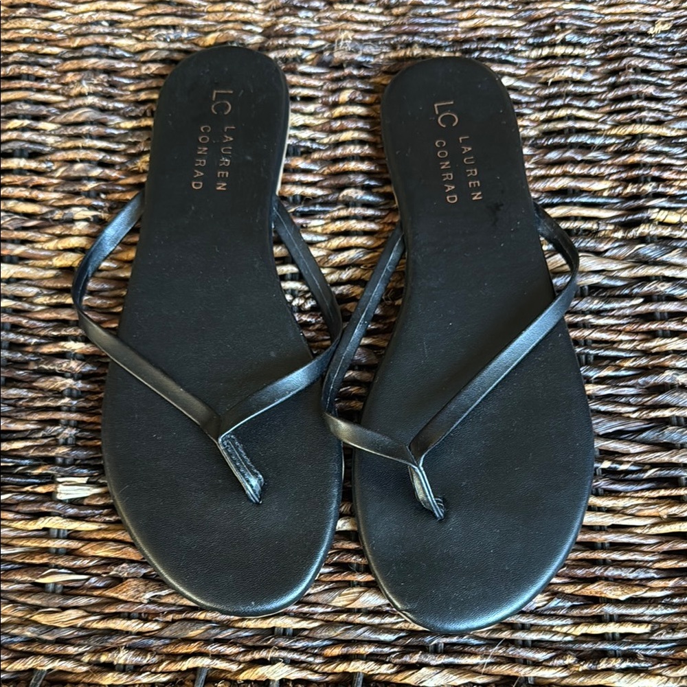 LC Lauren Conrad Minimalist Elegant Black Flip Flop Sandals Women’s 6.5